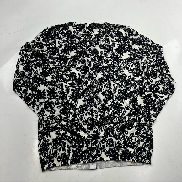 Lord & Taylor women’s white black floral button down cardigan PM L49-36 - Picture 3 of 6